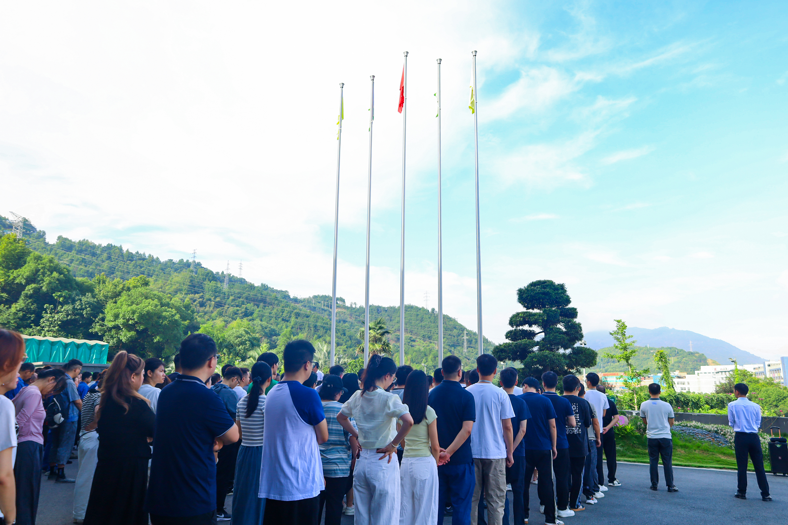 传承红色精神 谱写时代华章 | pa真人集团隆重举行升旗仪式